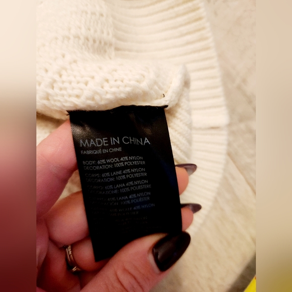 Club Monaco White Sweater.  Size Small - Picture 6 of 9